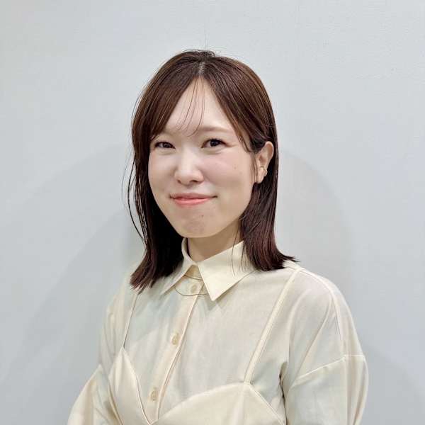 半個室 rire hair 箱崎店【ハンコシツリールヘアーハコザキテン】のスタッフ紹介。宮井 明日香