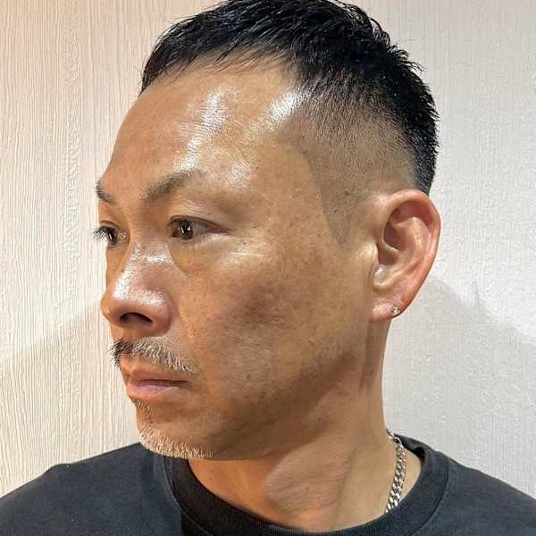 ベリーショートで魅せる大人の男の身だしなみ