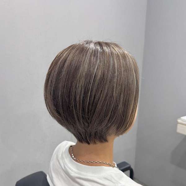 ショートボブ☆白髪ぼかしハイライト