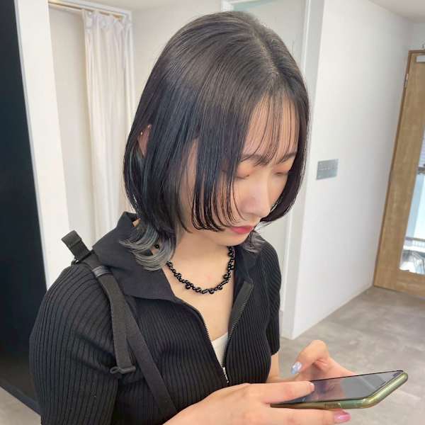 ミディアムウルフレイヤーカット*艶髪ナチュラルストレート