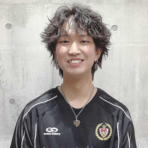 HAIR & MAKE EARTH 福岡天神赤坂店【ヘアメイクアース　フクオカテンジンアカサカテン】のスタッフ紹介。福嶌　和樹