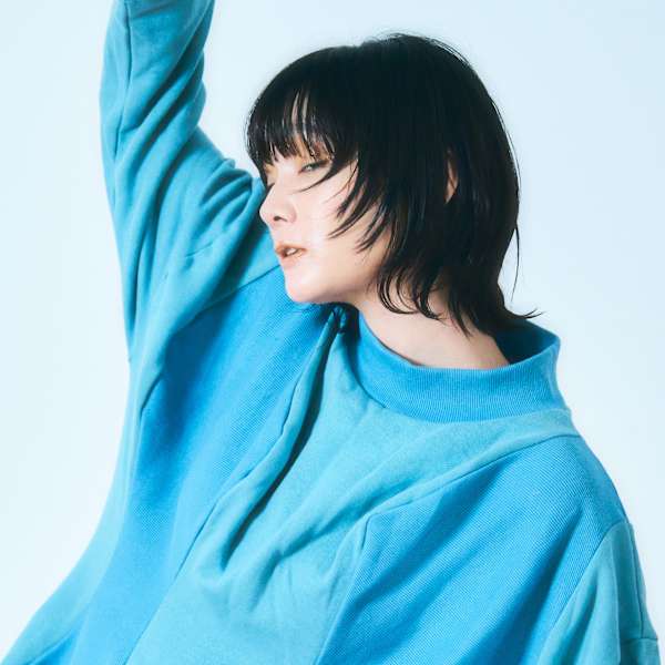 ぱっつんワイドバング×ブルーブラックモードマッシュウルフボブ