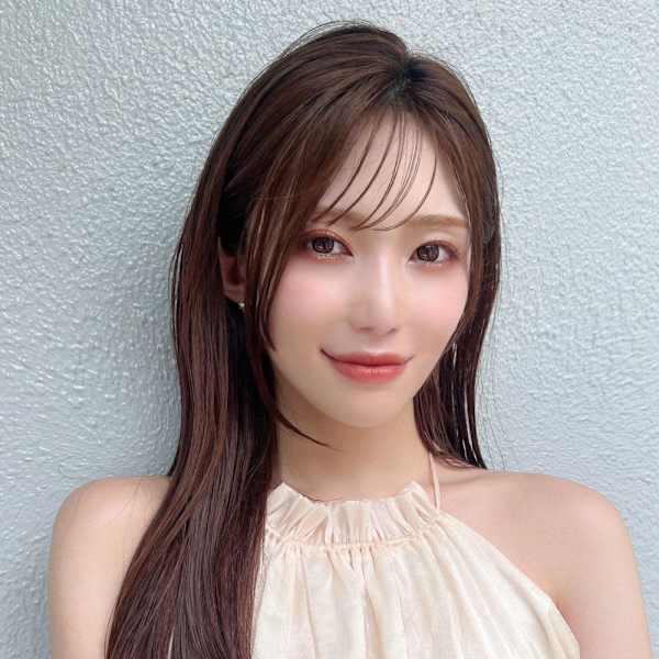 大人かわいいくびれヘアセミロング × ミルクティーベージュ