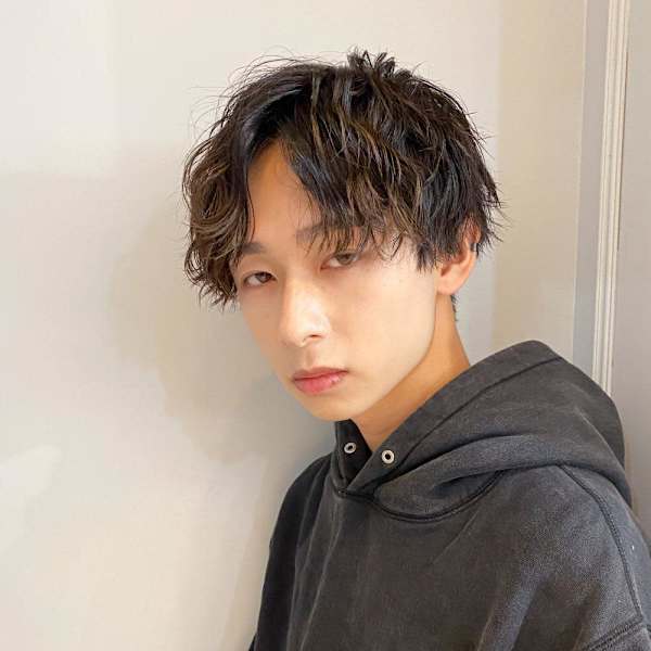 メンズ刈り上げセンターパート波打ちパーマ横浜|Neolive aim 横浜店