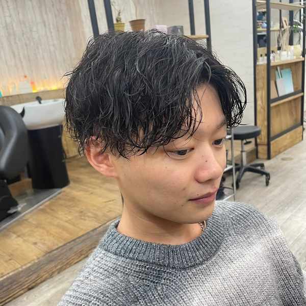 ハイライトマッシュパーマイメチェン黒髪メンズカット|newi 広島