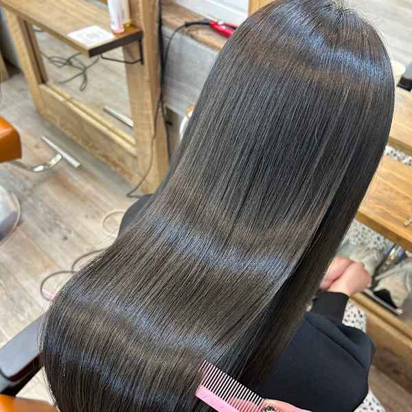 丸型卵形髪質改善縮毛矯正ストレート美髪アッシュブラック