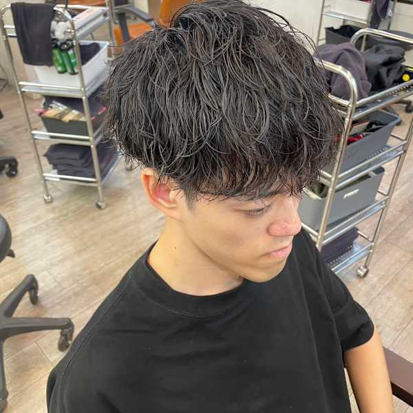 メンズカット爽やか刈り上げマッシュ波巻きパーマ|newi 広島