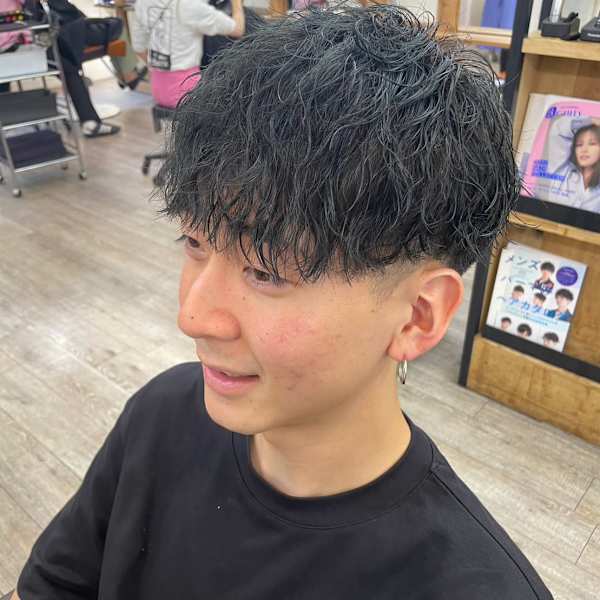 メンズカット爽やかマッシュ刈り上げマッシュ波巻きパーマ|newi 広島