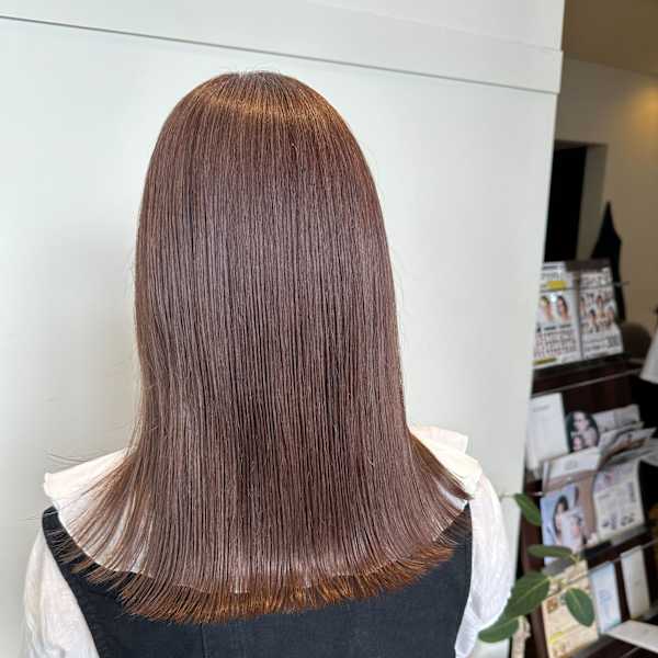 【ももか】伸ばしかけでもおしゃれに 切りっぱなしミディアム|B-WORLD