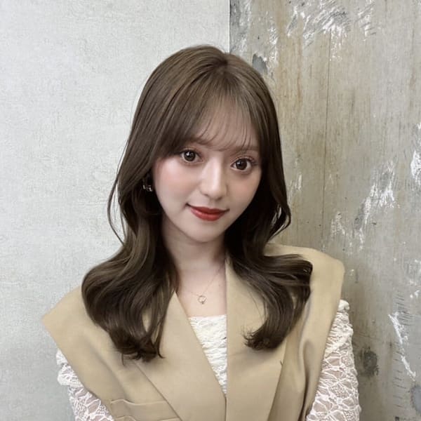 E L E N hair&beauty【エレンヘアーアンドビューティー】のスタッフ紹介。s h i n a