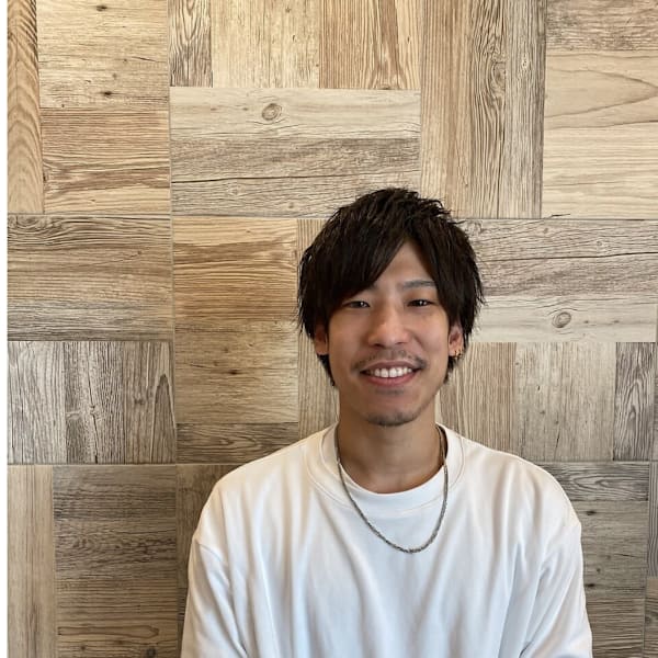 aile by sion【エルバイシオン】のスタッフ紹介。冨澤 亮