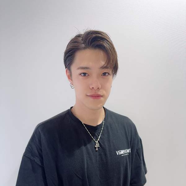 HAIR & MAKE EARTH 高田馬場店【ヘアメイクアース タカダノババテン】のスタッフ紹介。岡田 匡史