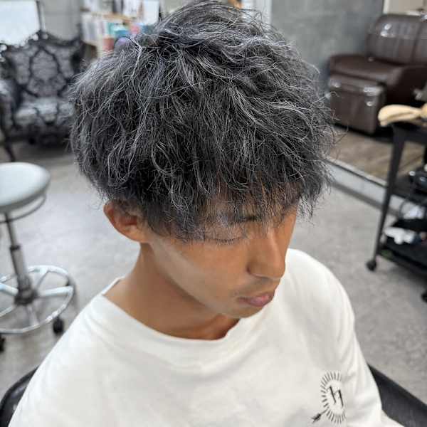 スモーキーグレーパーマ × ワイルドマッシュ|LAGUZ 茅ヶ崎 髪質改善 ヘアアレンジ