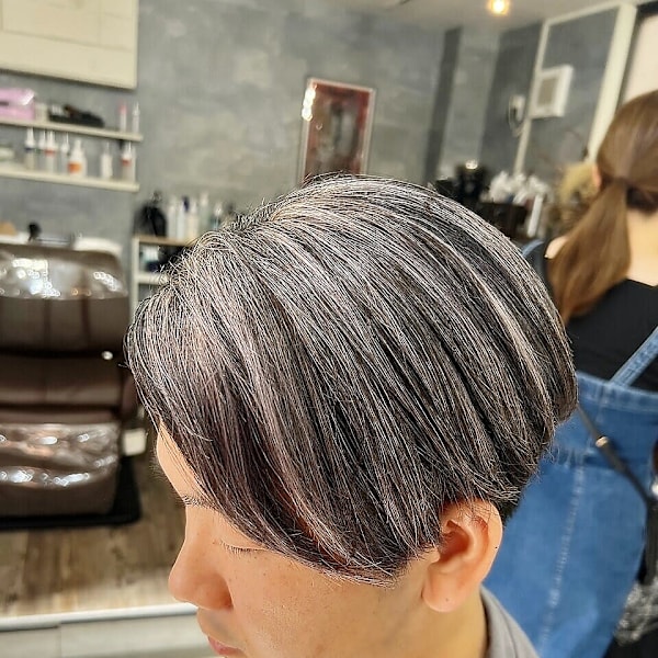攻めのメンズバレイヤージュ シルバーメッシュ|LAGUZ 茅ヶ崎 髪質改善 ヘアアレンジ