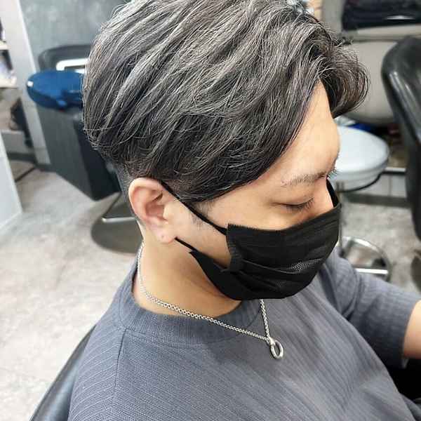 メンズバレイヤージュ風 ホワイトシルバーメッシュ|LAGUZ 茅ヶ崎 髪質改善 ヘアアレンジ