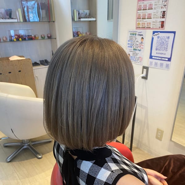 アッシュグレージュ/ダブルカラー/ケアブリーチ/ボブ