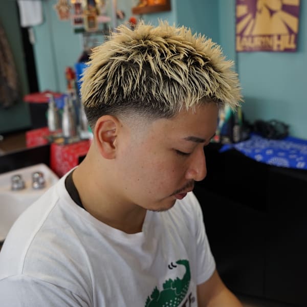 金髪スパイキーショート×テーパーフェード