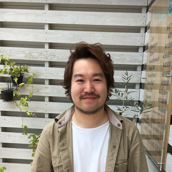 Bond Hair Design 【ボンドヘアーデザイン】【ボンドヘアーデザイン】のスタッフ紹介。宮島 浩
