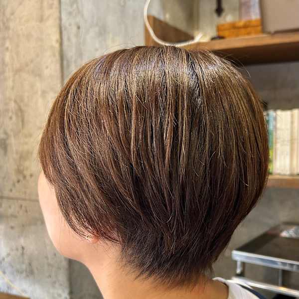 ナチュラルショート×ベージュハイライト