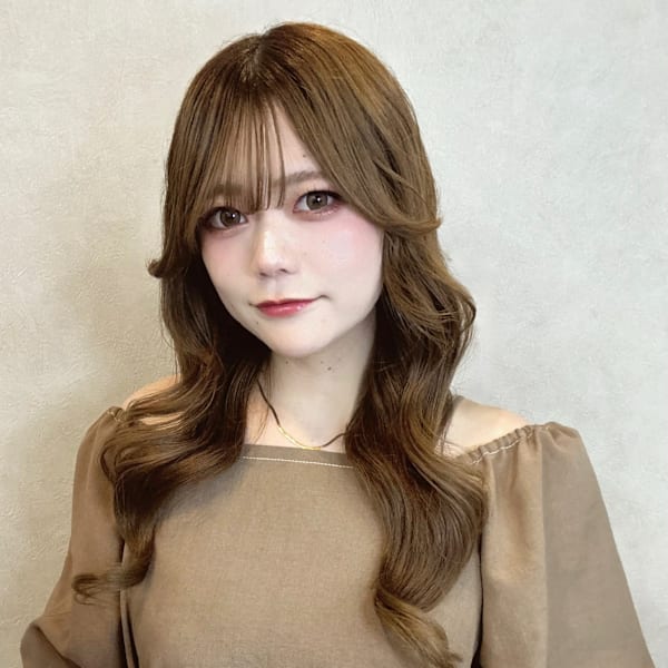 Soa 並木坂 韓国スタイル&髪質改善【eyelash併設店】【ソア】【ソア ナミキザカ カンコクスタイルアンドカミシツカイゼン アイラッシュヘイセツテン】のスタッフ紹介。Yumika