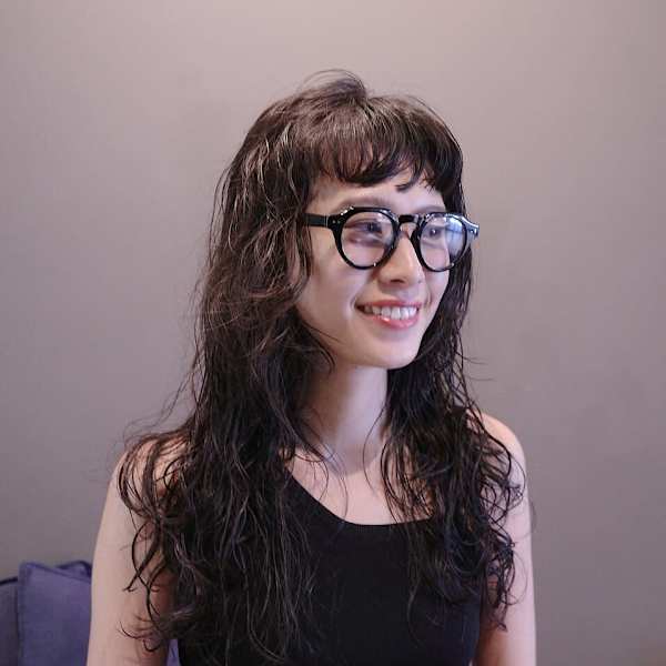 【田中結】パーマ　ロング　レイヤー　黒髪　くるくる