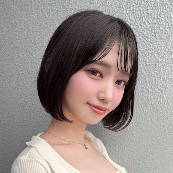 前下がりショートボブで絶壁解消！小顔に見えるひし形シルエット