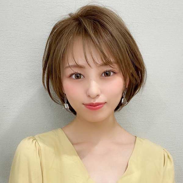 前下がりショートボブで絶壁解消!小顔に見えるひし形シルエット