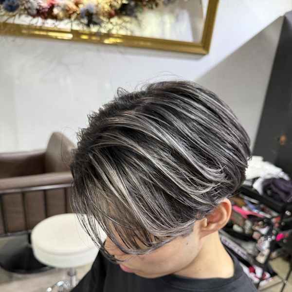 外国人風バレイヤージュ　ハイライトカラー　アッシュベージュ