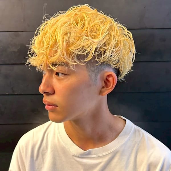 イエローカラー ブリーチ マッシュ ニュアンスパーマ 20代