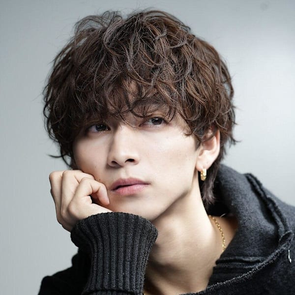 波巻きスパイラルメンズヘアマッシュツイストパーマウルフカット