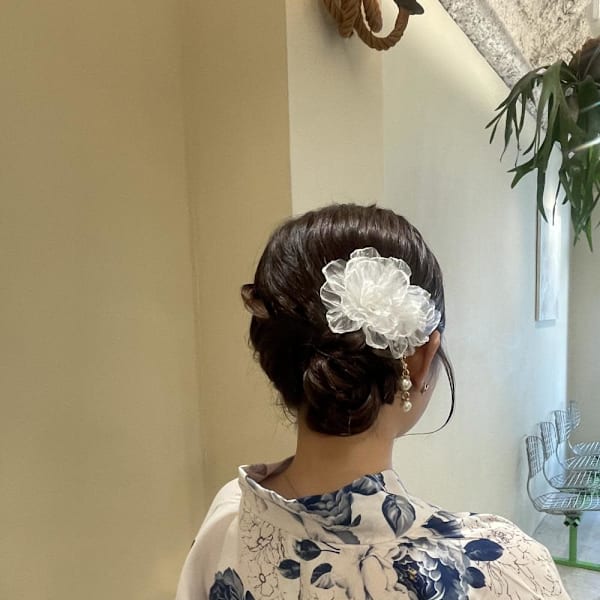 サイドアップヘアアレンジ