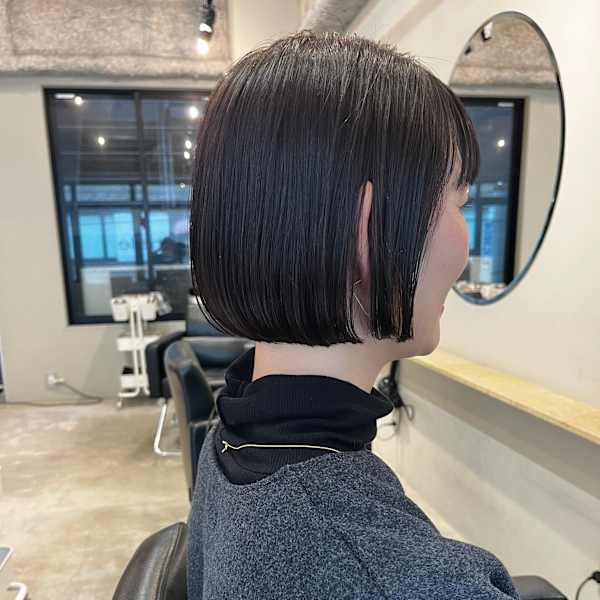 首元スッキリ。大人かわいい刈り上げミニボブ。