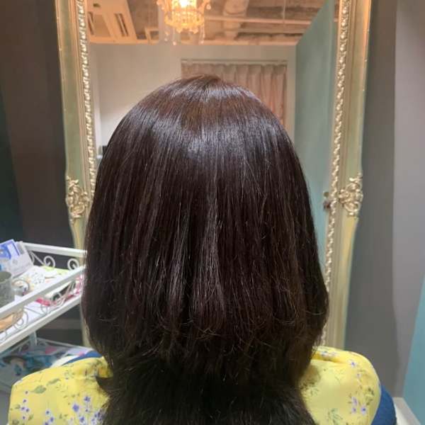 白い髪の毛に悩まされても髪質改善!