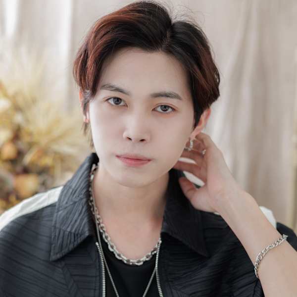 アップバングレッドブラウンモテマッシュ　サーフフェザー|COVER HAIR bliss 【カバー ヘア ブリス】川口/ららテラス川口東口駅前店