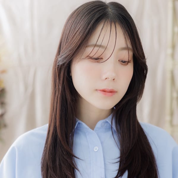 顔回りレイヤーカット小顔ストレートロング チャコールグレー