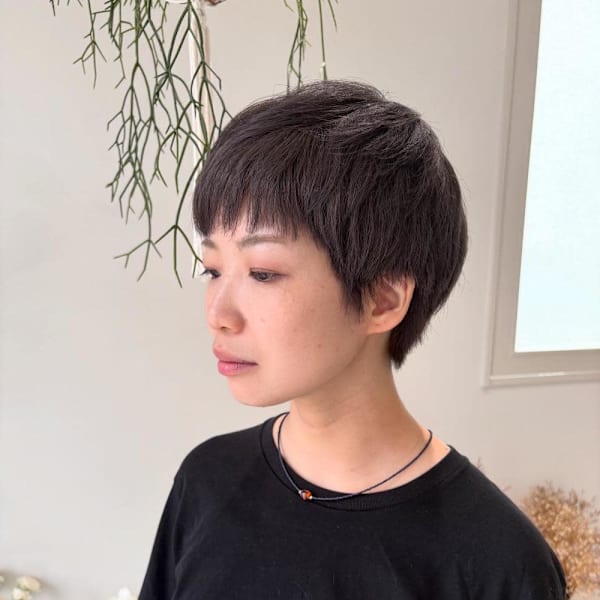 《花屋併設の美容院》グレージュ×ショート