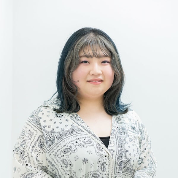 AULA 小矢部店【アウラ オヤベテン】のスタッフ紹介。加賀谷 翠