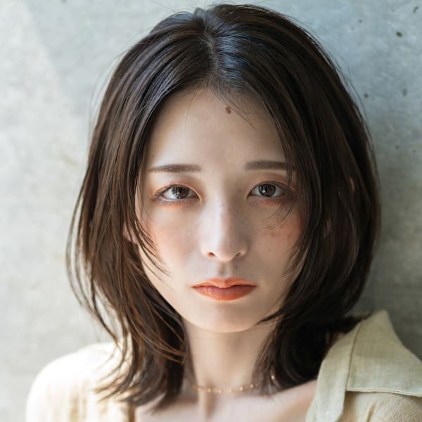 しっとりラベンダーブラウンのフェイスレイヤーミディアムボブ|ému 【表参道/青山】 【 emu 】