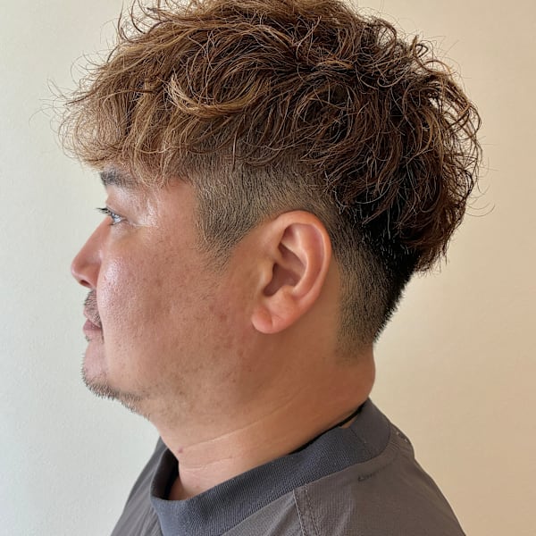 白髪ぼかしハイライト×ウェーブパーマ|NICOLA