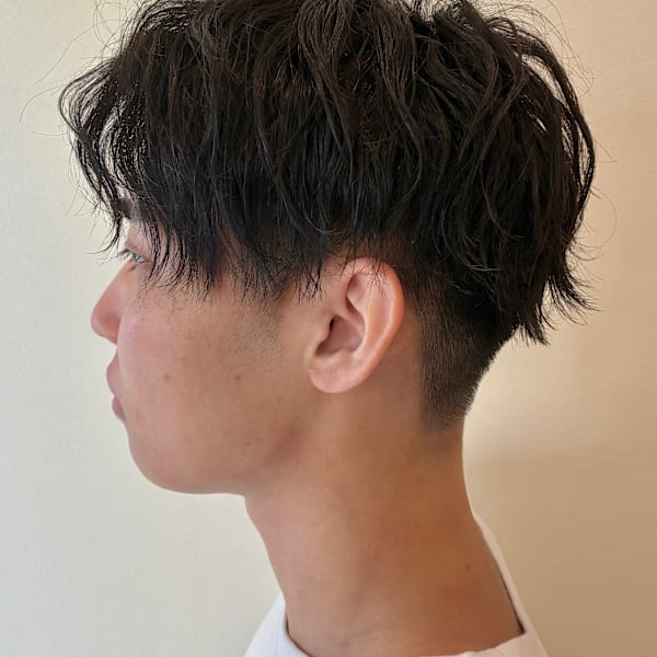 センターパート×縦落ちウェーブパーマ|NICOLA