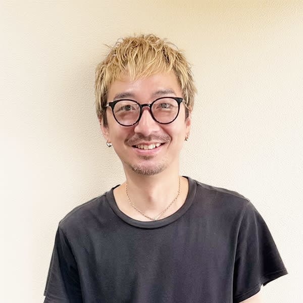 SALONS SOLA 大久保店【サロンズ ソラ オオクボテン】のスタッフ紹介。長谷川