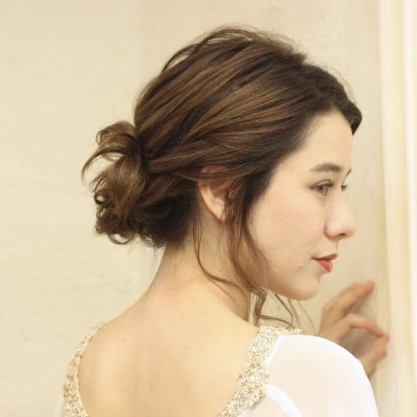 結婚式や浴衣ヘアに♪ミディアムシニヨン