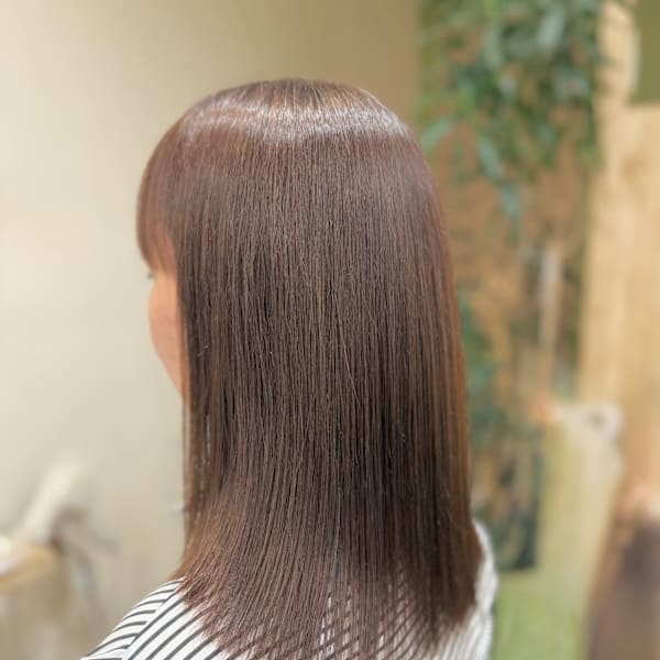 【しなやかに艶めく】上品なナチュラルストレート