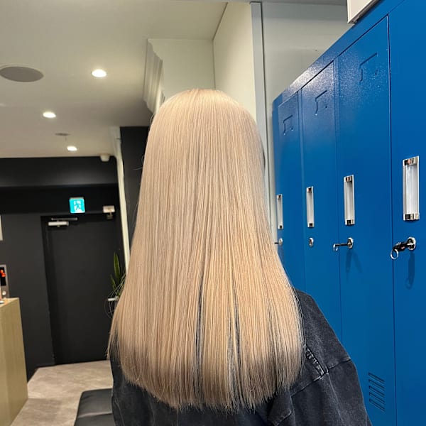 ホワイトブロンドカラー