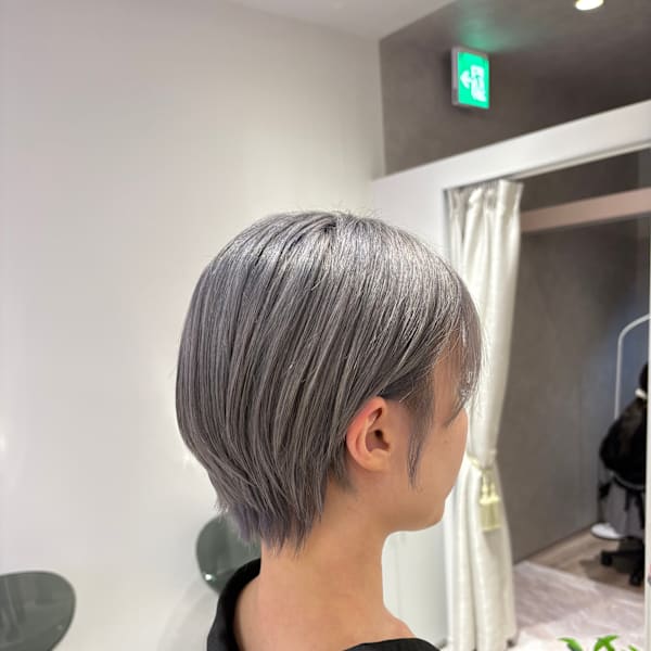 グレーカラーハイトーンショートカットシルバーカラー|prize【プライズ】ブリーチ/パーソナルカラー&髪質改善トリートメント 成増ドンキ店