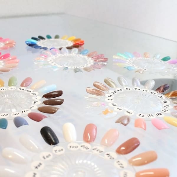 Nail salon CREST【ネイルサロン クレスト】のスタッフ紹介。ヨシミ