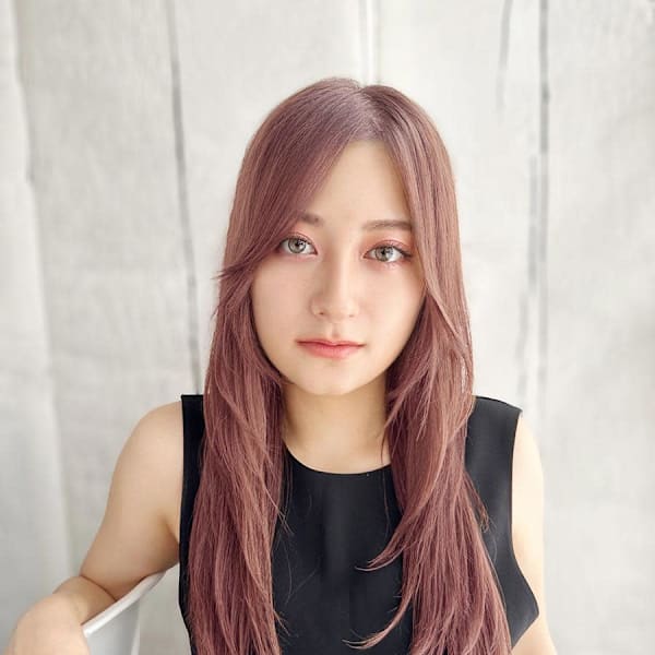 ハイトーンピンクのナチュラルレイヤースタイル|hair make nalu 荻窪西口 白山神社参道通り店