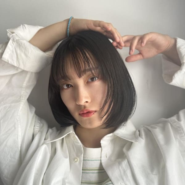 顔まわりレイヤー×内巻きボブ