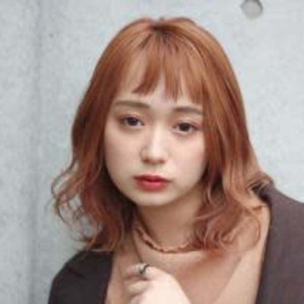 軽さのあるハイトーンエアリーパーマ