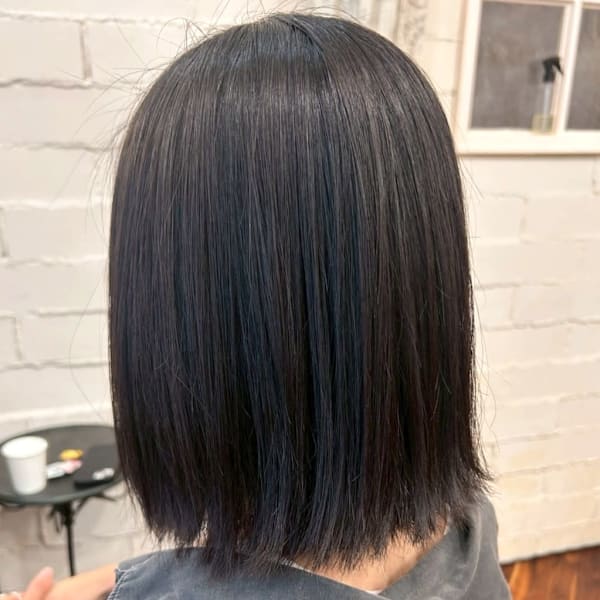 ブルーブラック ボブ ストレートヘア ハイライトカラー|atelier mim